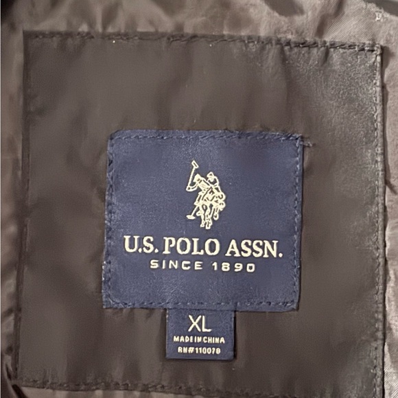 U.S. Polo Assn. Black Quilted Vest - Picture 2 of 9